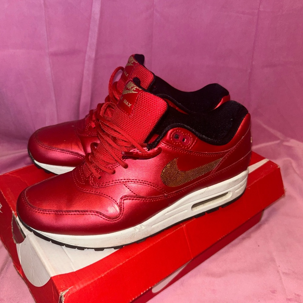 Nike AirMax red & gold
